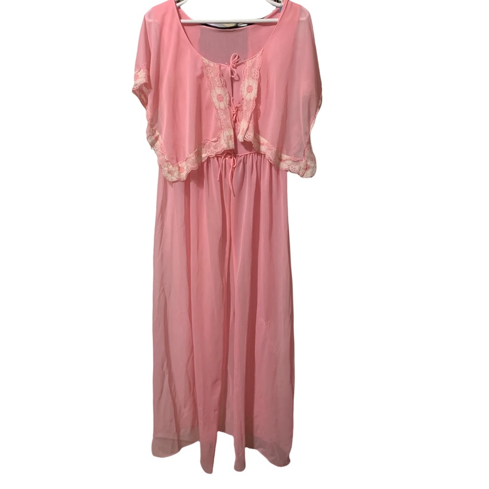 Beautiful vintage 1960s pink nightgown